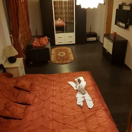 Elite , On The Shores Of The Herastrau Lake Villa Bukarest