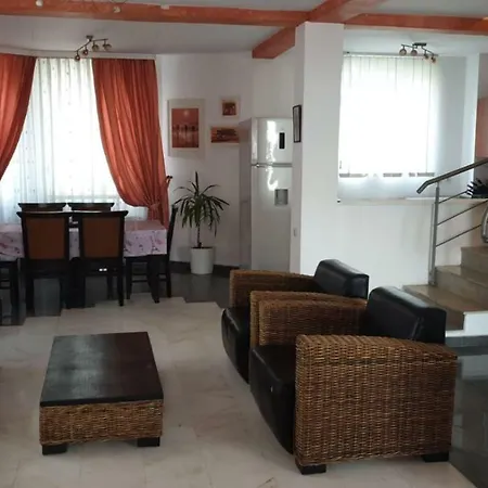 Elite , On The Shores Of The Herastrau Lake Villa Bukarest
