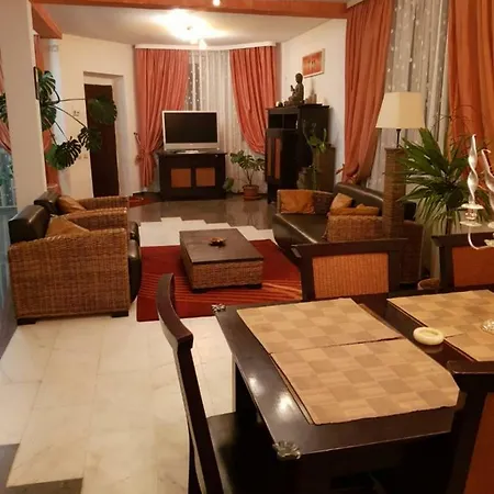 Villa Elite , On The Shores Of The Herastrau Lake Bukarest