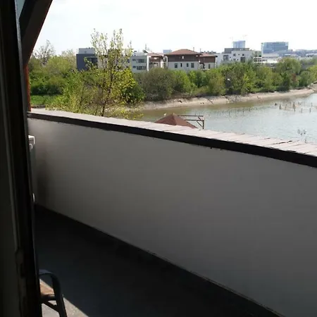 Villa Elite , On The Shores Of The Herastrau Lake *
