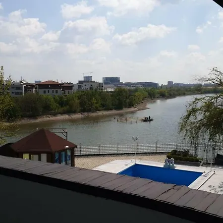 Villa Elite , On The Shores Of The Herastrau Lake Bukarest