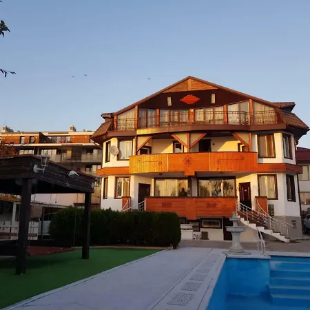 Villa Elite , On The Shores Of The Herastrau Lake Bukarest